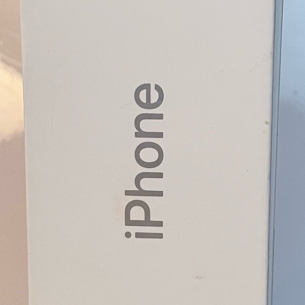 IPhone XR Box - Picture 2 of 3